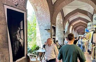 İpekböceğinin hikayesi ipek kumaşa basılan fotoğraflarla...