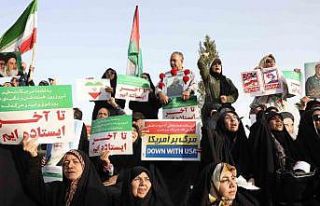 İran’da on binlerce kişi, ateşkes sonrası zafer...