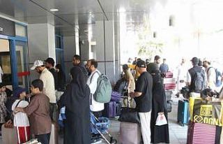 İran’dan tahliye edilen Ummanlı kafile uçakla...