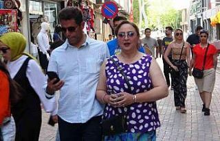 İranlı turistler Van esnafına çifte bayram yaşattı