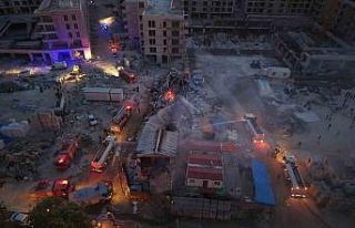 İşçilerin kaldığı prefabrik yatakhane alevlere...