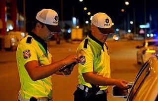 Isparta’da gece denetimi: 1 saatte 117 kişi kontrol...