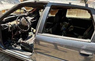 Isparta’da park halindeki otomobil alev alev yandı