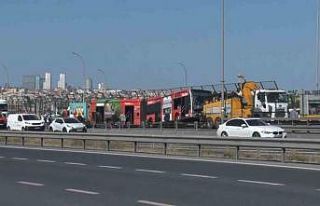 İstanbul’da Haliç Köprüsü’nde arızalı metrobüsü...