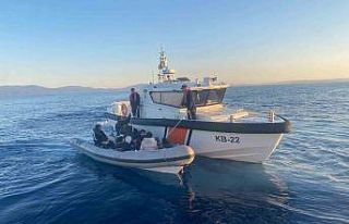 İzmir’de 47 göçmen karaya çıkartıldı, 2 göçmen...