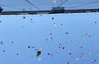 İzmir’de binlerce balon 6 yaşındaki Erhan ve...