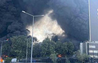 İzmir’de fabrika yangını: Müdahele sürüyor