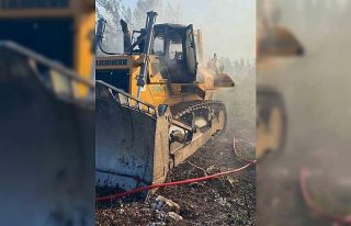 İzmir’de yangına müdahale eden dozer yandı