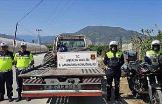 Jandarma denetimlerinde 98 motosiklet trafikten men...