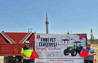 Jandarma traktör sürücülerine eğitim verip, reflektör...