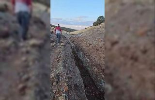 Kaçak kazı ile köyden köye su götürdüler, hayvanlar...