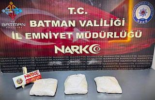 Kadın yolcunun valizinden 3 kilo uyuşturucu çıktı