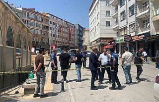 Kafasına tabanca kabzasıyla vurulan şahıs ağır...