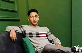 Kafasından bıçaklanan 18 yaşındaki genç hayatını...