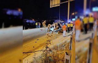 Kahramanmaraş’ta hafif ticari araç bariyere çarptı:...