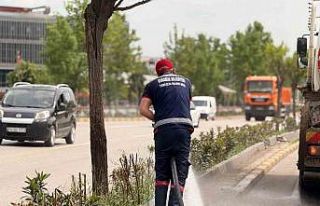 Karabük Belediyesi, şehir genelinde temizliği kesintisiz...