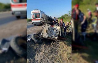 Karacabey’de traktör ile çekici çarpıştı:...