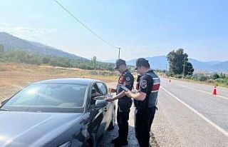 Karacasu’da jandarmadan emniyet kemeri ve hız uyarısı