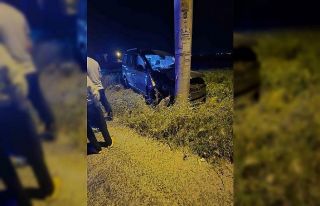 Karapınar’da otomobil beton direğe çarptı: 5...