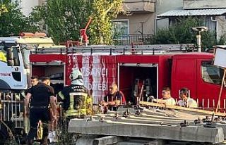 Kargaların demiryolu hattında elektrik kablolarına...