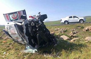 Kars’ta ambulans şarampole uçtu: 1’i doktor...