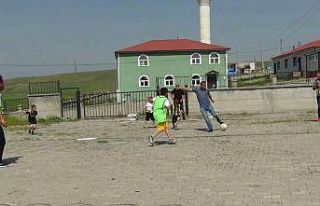 Kars’ta ’Babalar Günü’ futbol coşkusuyla...