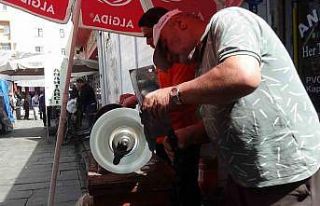 Kars’ta bıçaklar kurbanlar için bileniyor