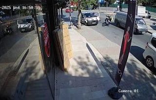 Kartal’da araç kapısına çarpan motosiklet sürücüsü...