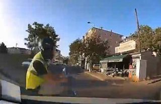 Kartal’da otomobille çarpışan motosikletli havaya...