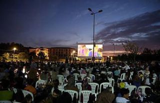 Kartepe’de açık hava sinema keyfi başladı