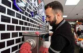 Kasapların kıyma mesaisi sürüyor