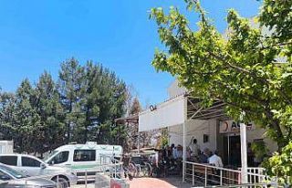 Kaynak yaptığı sırada elektrik akımına kapılan...