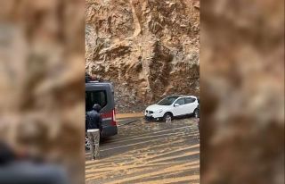 Kayseri’de heyelan nedeniyle yolda mahsur kalan...