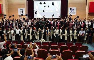 KBÜ Lisansüstü Eğitim Enstitüsü’nde 948 mezun...