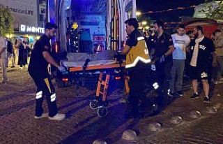 Kentin göbeğinde 17 yaşındaki genç bıçaklandı