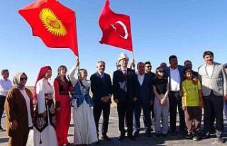 Kırgız şenliğinde Kırgız gelenekleri sergilendi