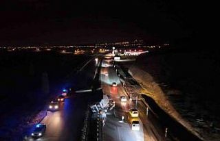 Kırıkkale’de alkol yüklü tır devrildi