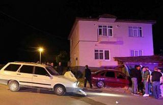 Kırıkkale’de iki otomobil kafa kafaya çarpıştı:...