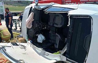 Kırıkkale’de otomobil şarampole devrildi: 2 yaralı