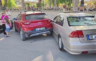 Kontrolden çıkan otomobil 3 araca çarptı: 1 yaralı