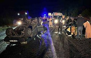 Kontrolden çıkan otomobil takla atıp ters döndü:...