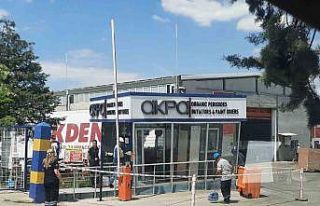 Kontrolden çıkan tır, güvenlik kulübesine çarptı:...