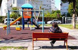 Konyaaltı’nın bankları renklendi