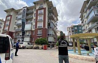 Konya’da 2 yaşındaki çocuğun düşme anı kamerada