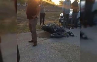 Konya’da motosiklet ile otomobil çarpıştı: 2...