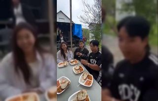 Koreli turistlere şok: Hem yemeğe davet ettiler...