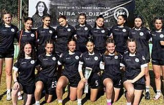Körfezli U18 ragbici kızlar finale kaldı