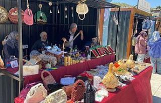 Kursiyerlerin ürettiği ürünler yaz boyu vatandaşlara...