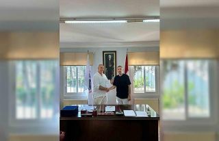 Kuşadasıspor’da Teknik Direktör Sarı göreve...