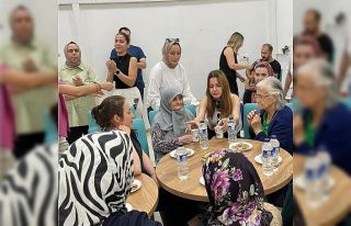 Kütahya’da öğrencilerden huzurevi sakinlerine...